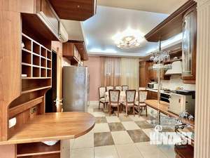 Дом 250м², 3-этажный, посуточно,