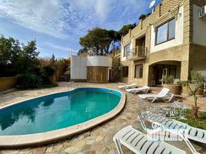 Дом 300м², 3-этажный, посуточно,