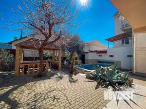 Дом 180м², 3-этажный, посуточно,