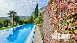 Дом 400м², 2-этажный, посуточно,