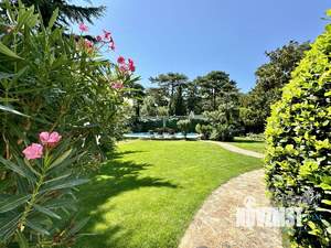 Дом 550м², 3-этажный, посуточно,