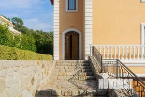 Дом 360м², 3-этажный, посуточно,