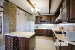 Дом 330м², 3-этажный, посуточно,