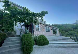 Дом 224м², 3-этажный, участок 8 сот.