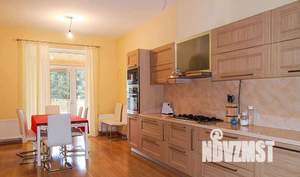 Дом 267м², 3-этажный, участок 6 сот.