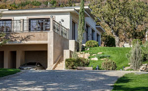 Дом 3271м², 3-этажный, участок 63 сот.