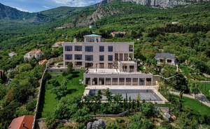 Дом 3270м², 4-этажный, участок 65 сот.