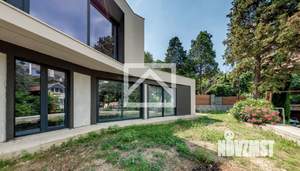 Дом 300м², 2-этажный, участок 6 сот.