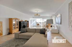 Дом 630м², 3-этажный, участок 10 сот.