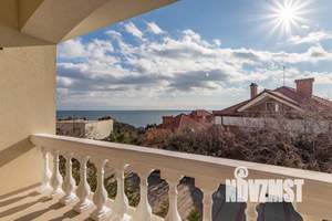 Коттедж 281м², 3-этажный, участок 5 сот.