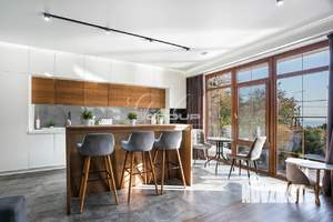 Дом 285м², 3-этажный, участок 12 сот.