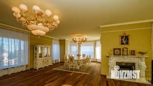 Дом 675м², 2-этажный, участок 25 сот.