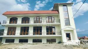 Дом 750м², 3-этажный, участок 6 сот.