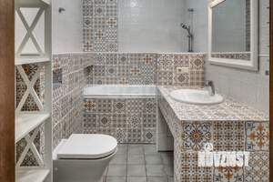 Дом 240м², 3-этажный, участок 1 сот.