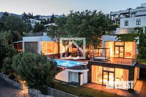 Дом 703м², 2-этажный, участок 12 сот.