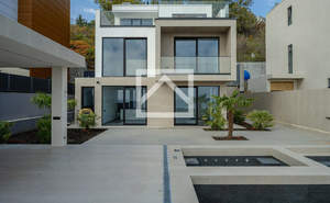 Дом 290м², 3-этажный, участок 5 сот.