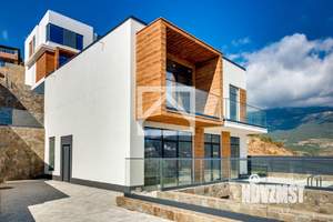 Дом 240м², 3-этажный, участок 4 сот.