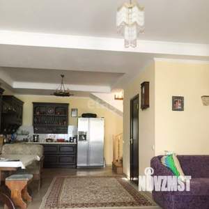 Таунхаус 240м², 3-этажный, участок 3 сот.