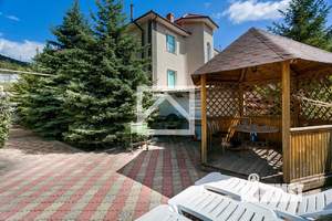 Дом 286м², 3-этажный, участок 6 сот.