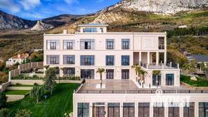 Дом 3270м², 4-этажный, участок 65 сот.