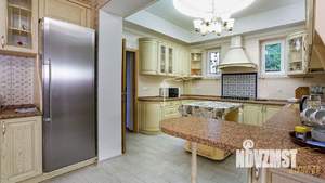 Дом 400м², 2-этажный, участок 20 сот.