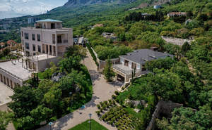 Дом 3271м², 3-этажный, участок 63 сот.