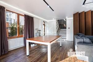 Дом 285м², 3-этажный, участок 12 сот.