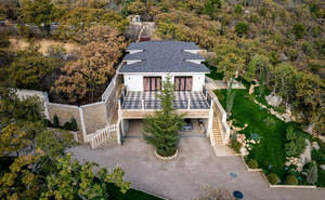 Дом 3271м², 3-этажный, участок 63 сот.