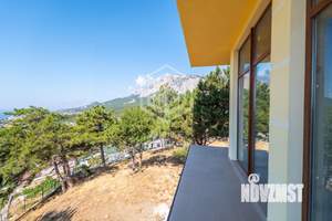 Дом 295м², 3-этажный, участок 12 сот.