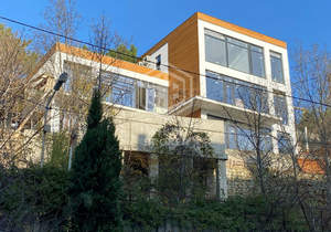 Дом 306м², 3-этажный, участок 4 сот.