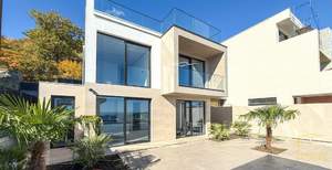 Дом 242м², 3-этажный, участок 5 сот.