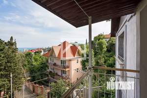 Дом 210м², 3-этажный, участок 6 сот.