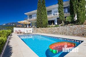 Дом 450м², 2-этажный, участок 15 сот.