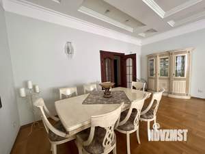 Дом 499м², 3-этажный, участок 18 сот.