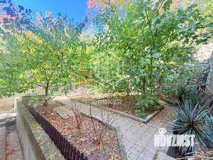 Дом 210м², 3-этажный, участок 6 сот.