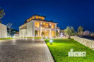 Дом 1551м², 3-этажный, участок 48 сот.