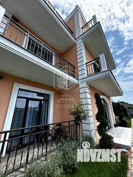 Дом 500м², 3-этажный, участок 6 сот.