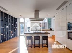 Дом 703м², 2-этажный, участок 12 сот.