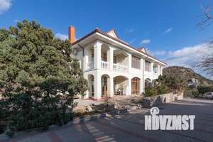 Коттедж 281м², 3-этажный, участок 5 сот.