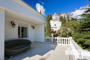 Дом 349м², 3-этажный, участок 9 сот.