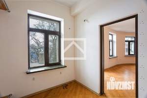 Дом 800м², 4-этажный, участок 12 сот.