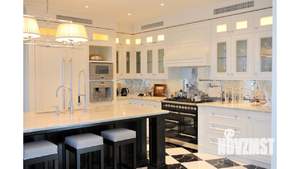 Дом 830м², 3-этажный, участок 10 сот.