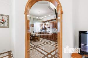 Дом 277м², 3-этажный, участок 5 сот.