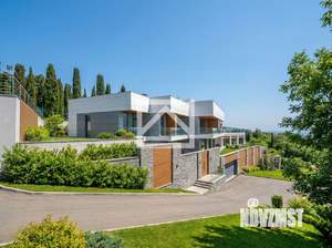 Дом 1080м², 3-этажный, участок 14 сот.