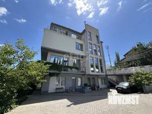 Дом 606м², 4-этажный, участок 15 сот.