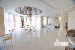 Коттедж 540м², 2-этажный, участок 18 сот.