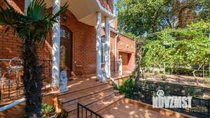 Дом 385м², 3-этажный, участок 14 сот.