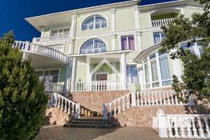 Дом 770м², 3-этажный, участок 16 сот.