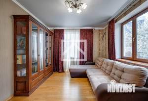 Дом 317м², 3-этажный, участок 7 сот.