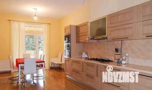 Дом 267м², 3-этажный, участок 6 сот.